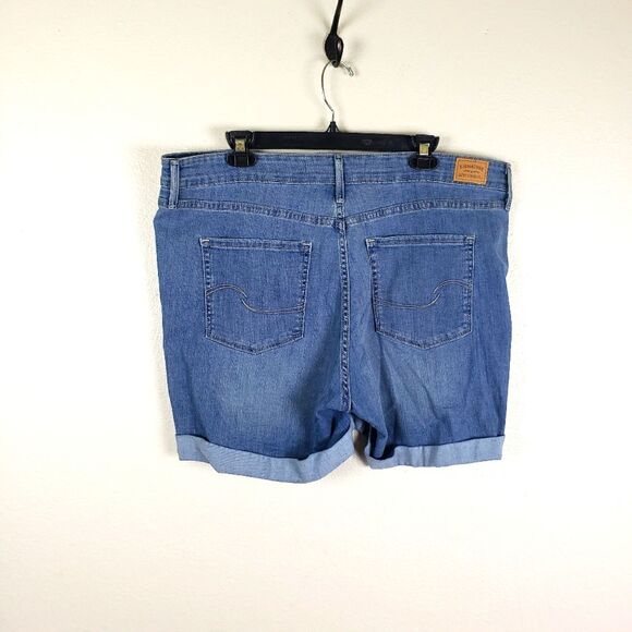 Women's Signature Levi Strauss Distressed Rolled Cuff Denim Shorts Size 18W - Picture 2 of 9